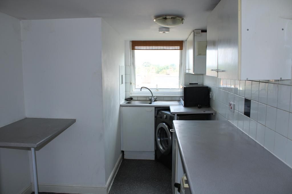 Property photo 2 of 6 Kitchen