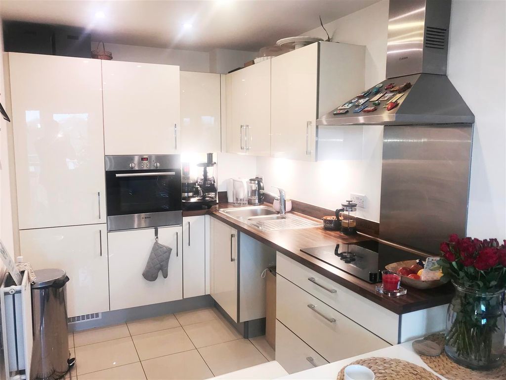 Property photo 1 of 8 Kitchen