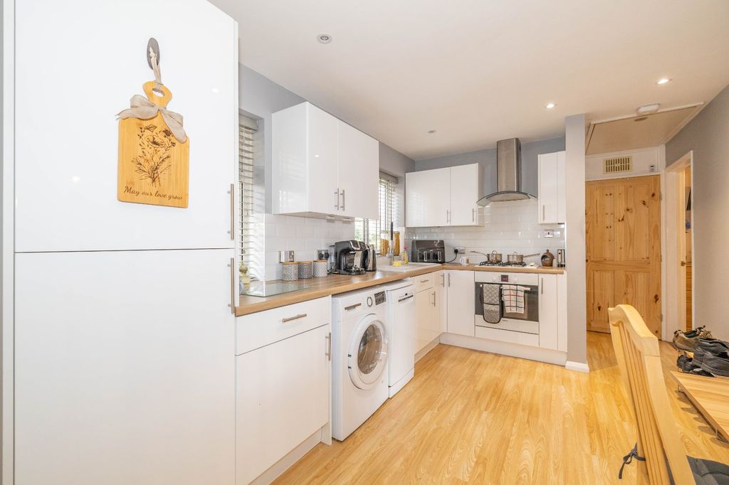 Property photo 3 of 12 Picture 3