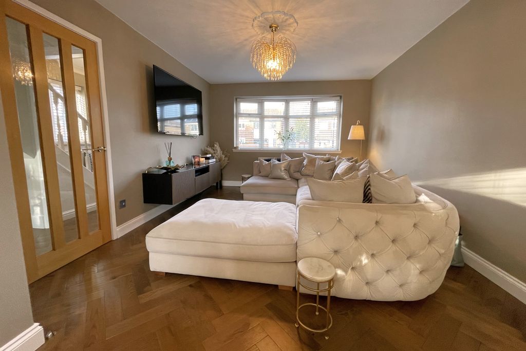 Property photo 3 of 17 3