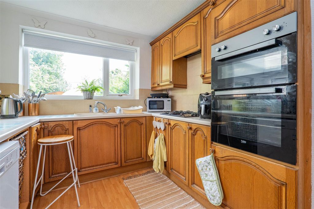 Property photo 3 of 25 Kitchen