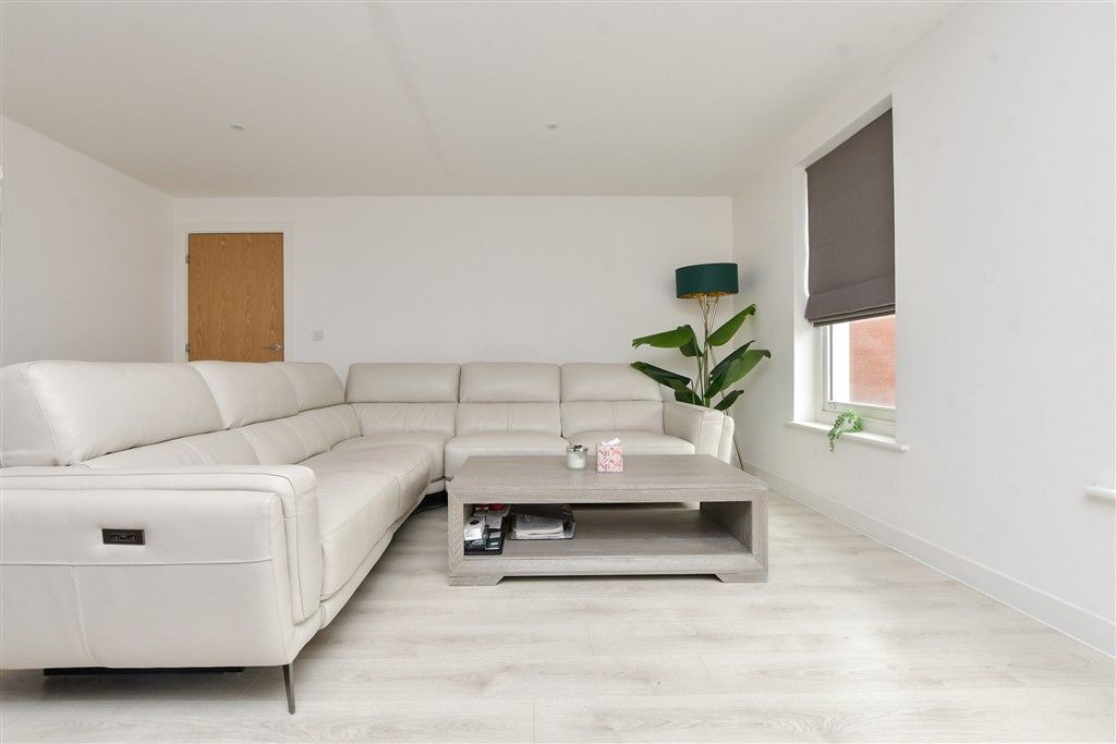 Property photo 3 of 7 Lounge/Diner