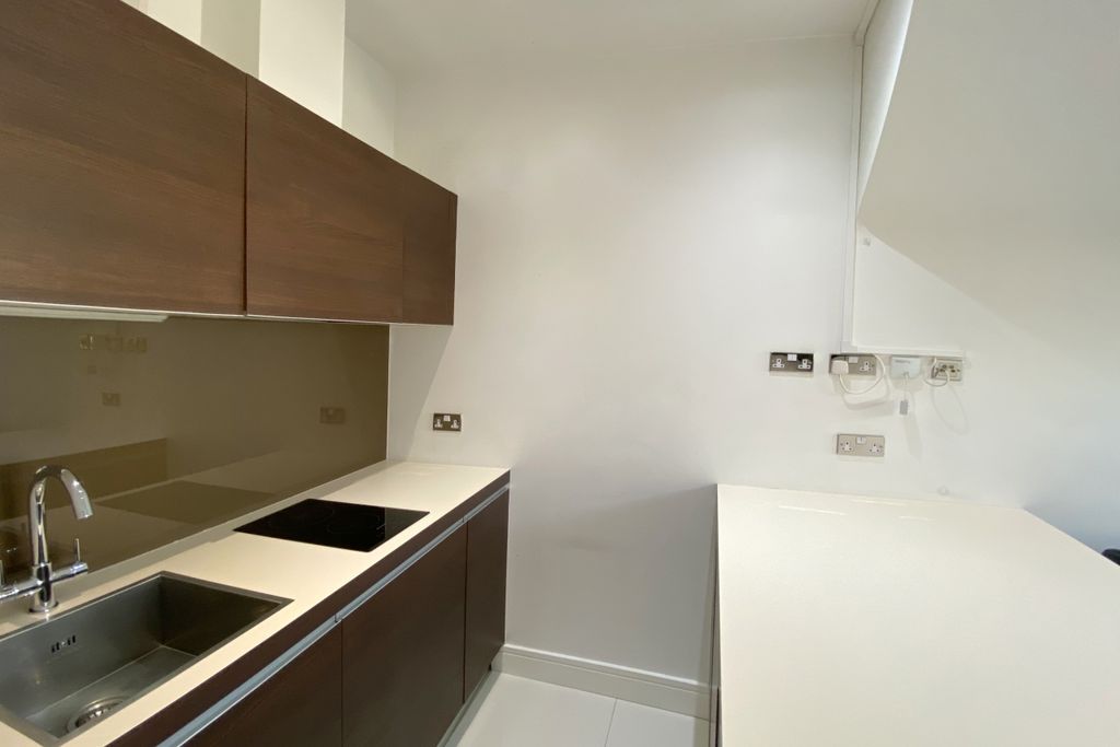 Property photo 3 of 10 Kitchen