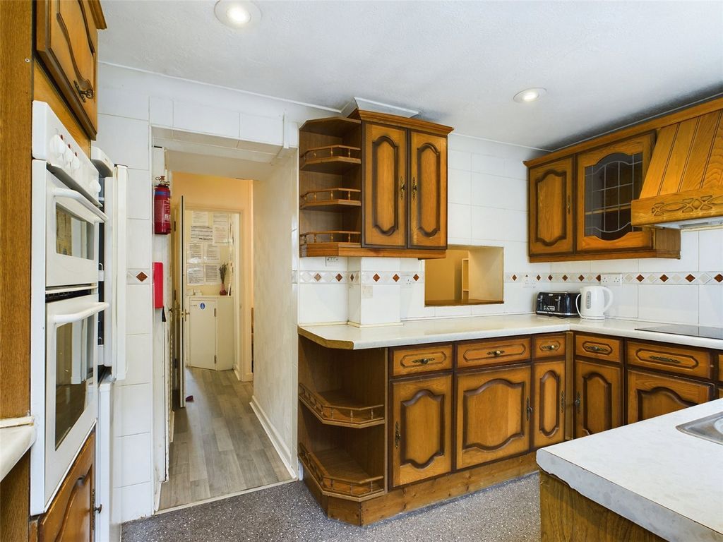 Property photo 3 of 23 Kitchen