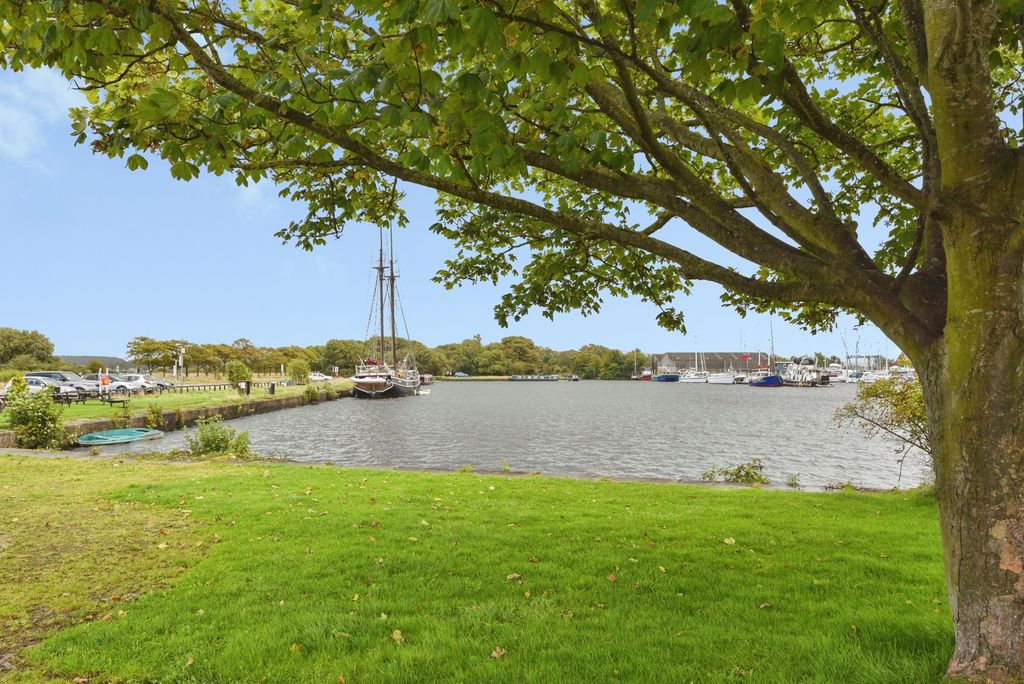 Property photo 3 of 17 Beautiful Docks