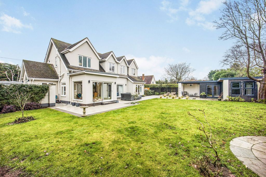 Property photo 1 of 40