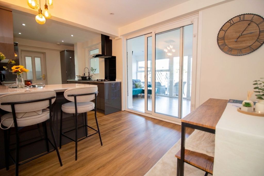 Property photo 2 of 28 Kitchen Dining Room
