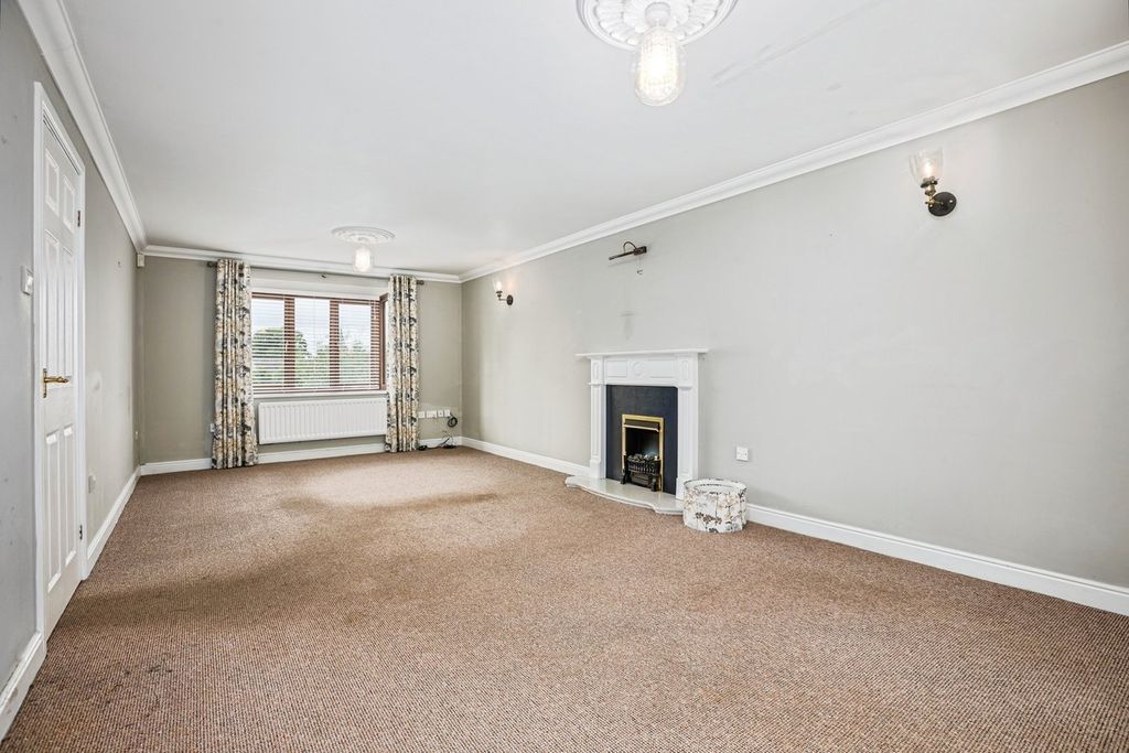 Property photo 2 of 25