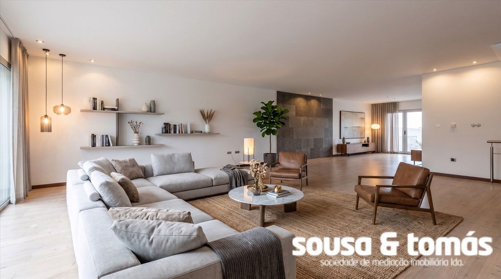 Property photo 1 of 37 Semi-Detached House T3 Sell In Leiria, Pousos, Barreira E Cortes,Leiria