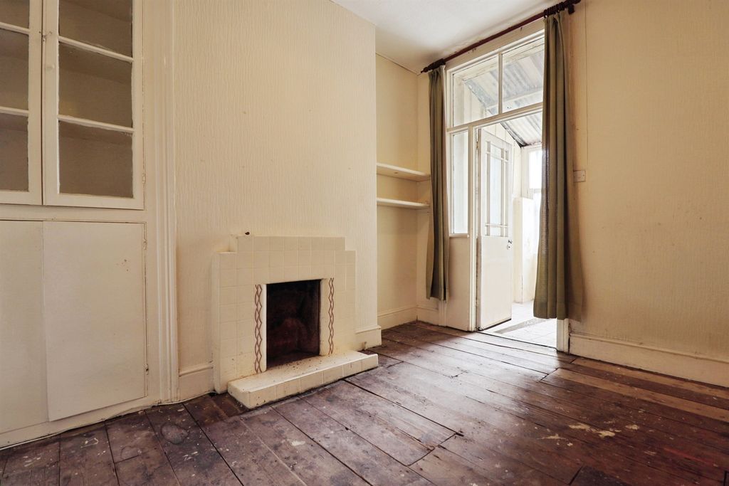 Property photo 2 of 17