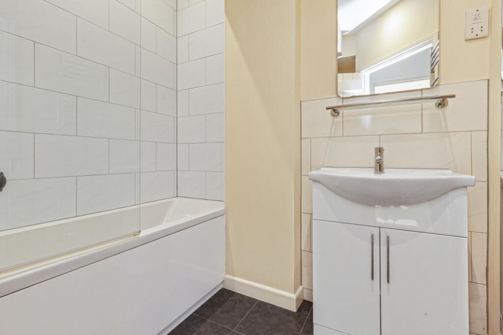 Property photo 2 of 8 Bathroom
