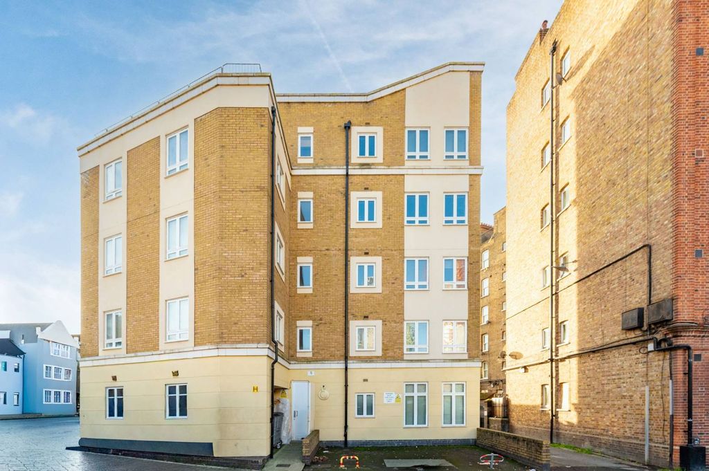 Property photo 2 of 8