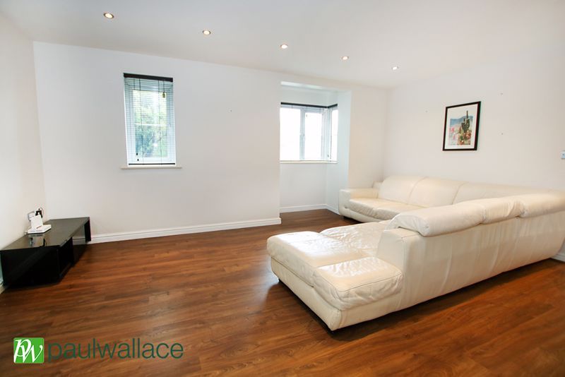 Property photo 3 of 10 Lounge