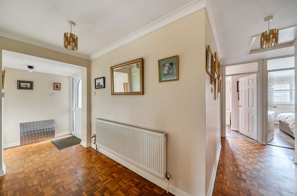 Property photo 2 of 20 1411210-11-698c85...