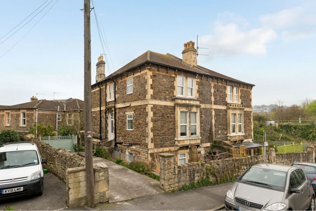 Property photo 1 of 5