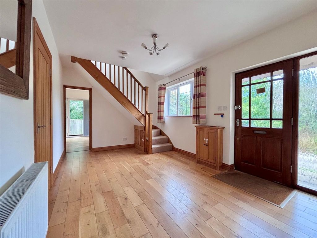 Property photo 2 of 20 Entrance Hall