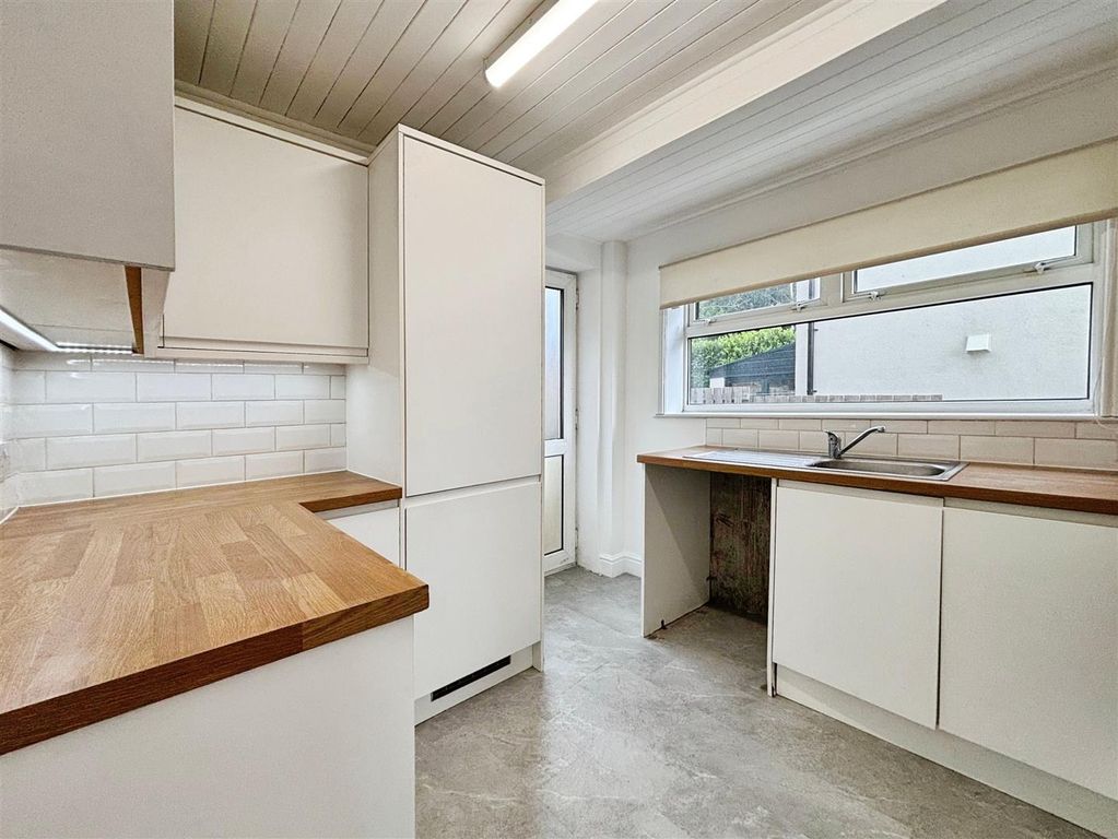 Property photo 3 of 15 Kitchen