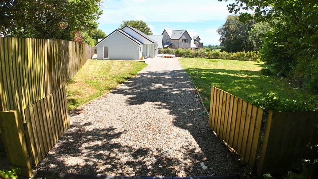 Property photo 1 of 17 Entrance