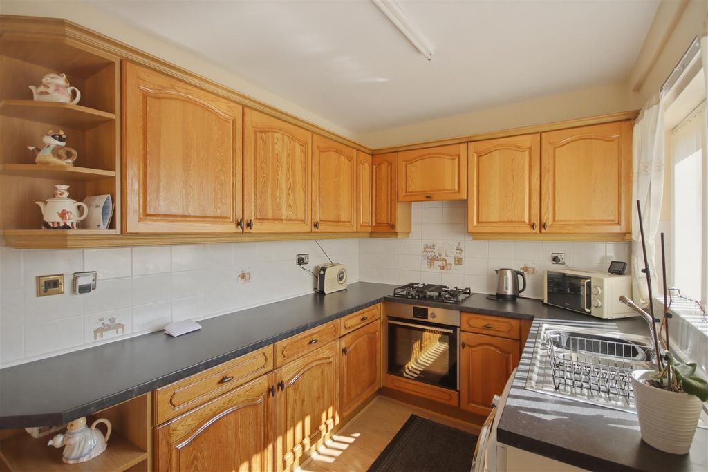 Property photo 3 of 17 Kitchen