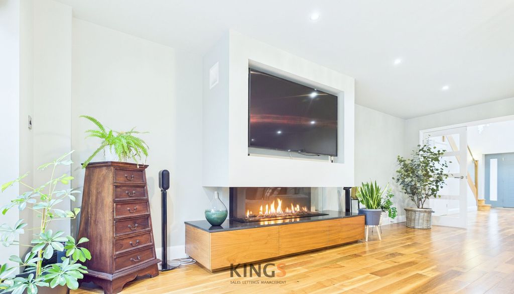Additional image 18 of 5 bed detached house for saleUpland Drive, Brookmans Park AL9