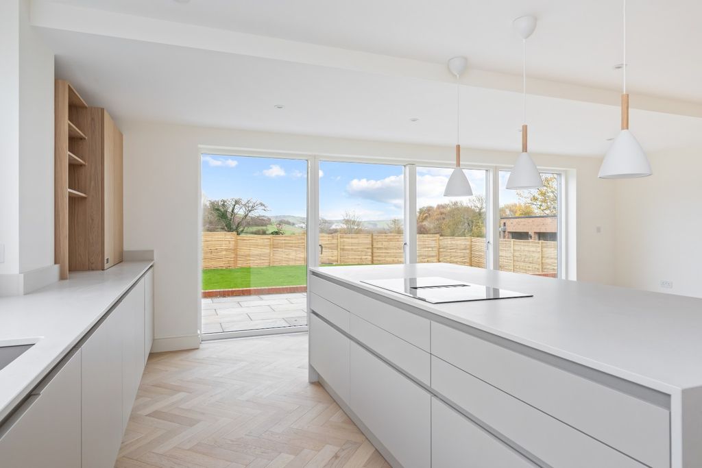 Property photo 2 of 36 4701102