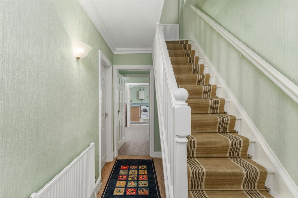 Property photo 3 of 20 3 Old Parr Road, Banbury-4.Jpg
