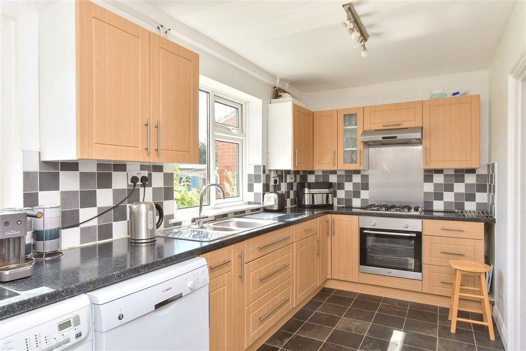 Property photo 3 of 8 Kitchen