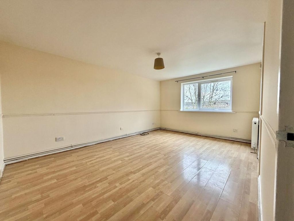 Property photo 3 of 8 Bedroom