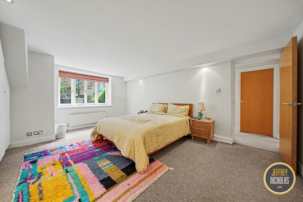 Additional image 5 of 3 bed maisonette for saleLiverpool Road, London N1