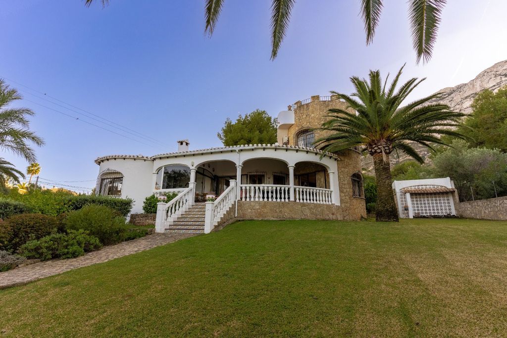 Property photo 1 of 50