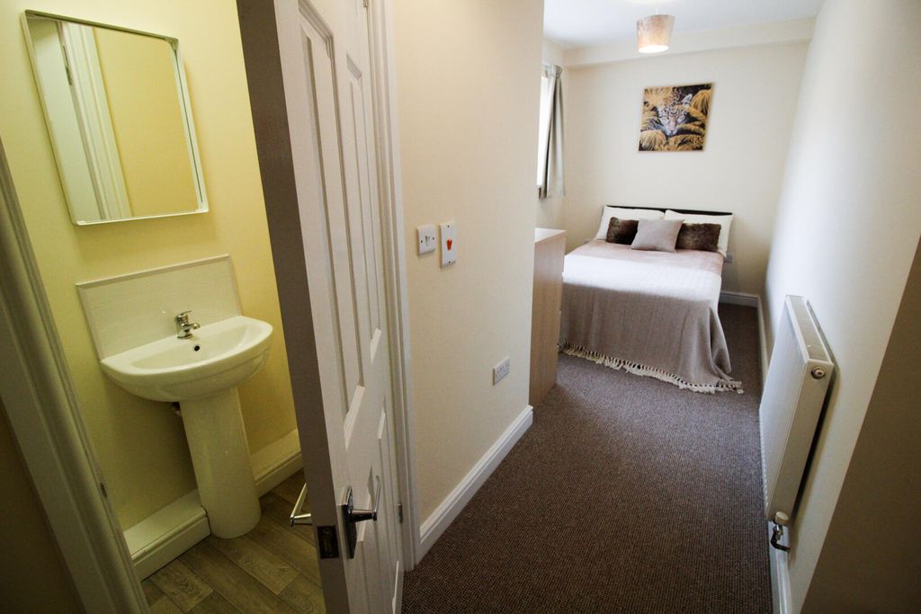 Property photo 1 of 5 Bedroom