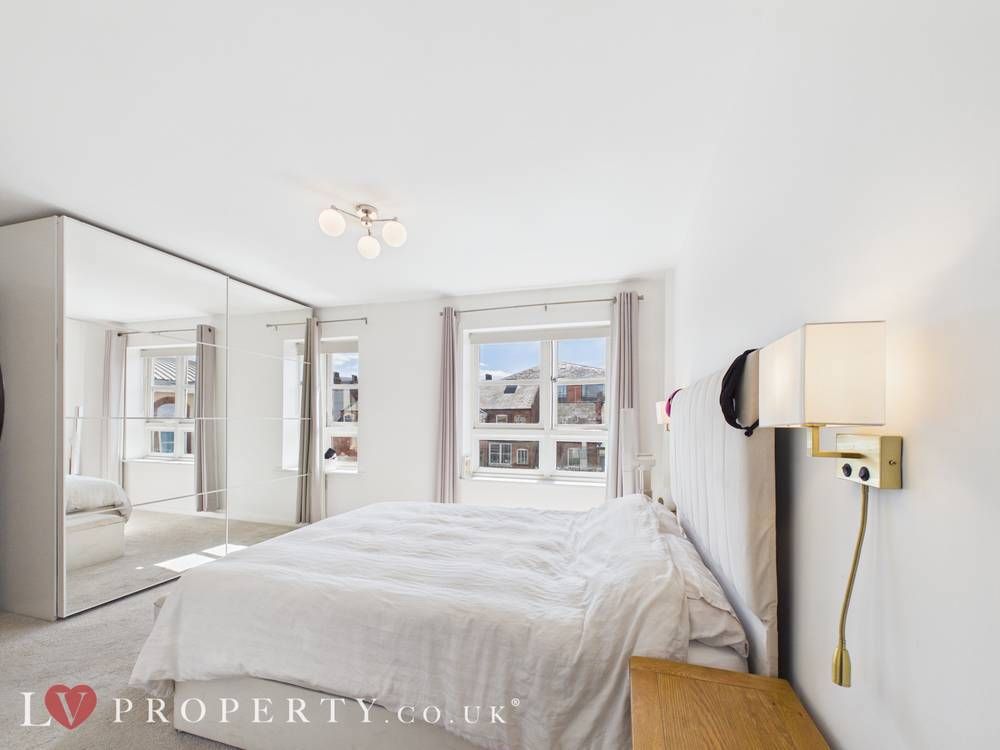 Property photo 2 of 14 Giraffe360-Still002