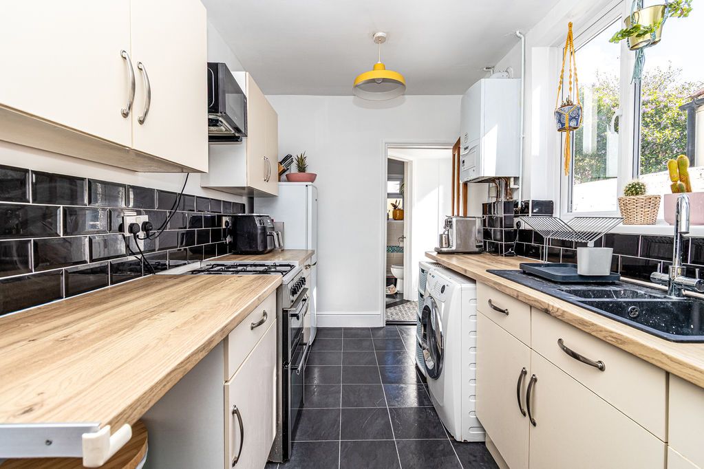 Property photo 3 of 16 .