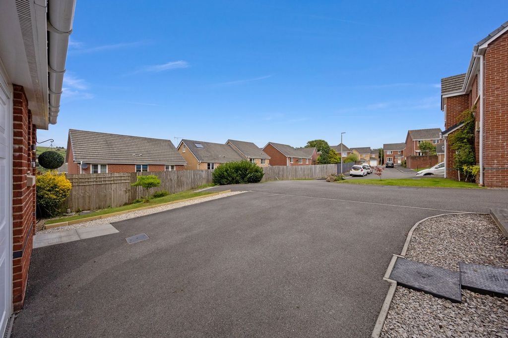 Property photo 3 of 34