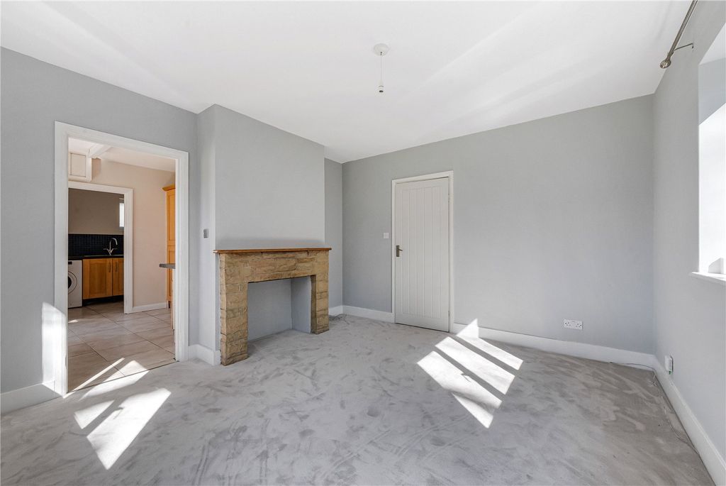 Property photo 2 of 19 Sitting Room