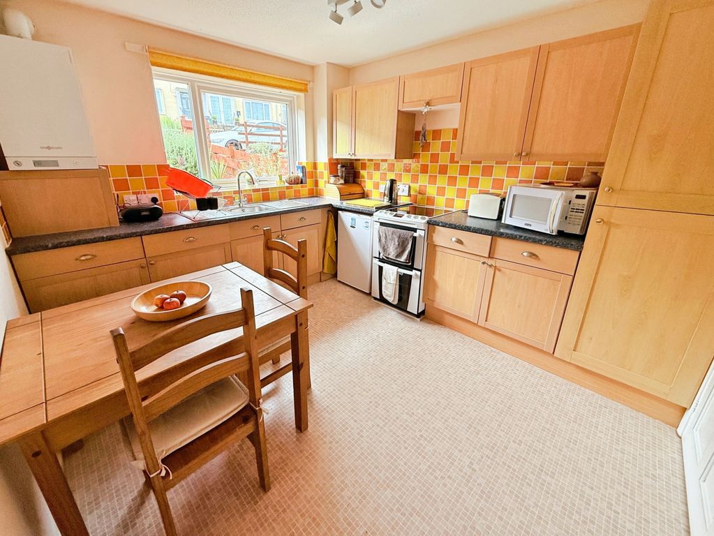 Property photo 3 of 15 Kitchen
