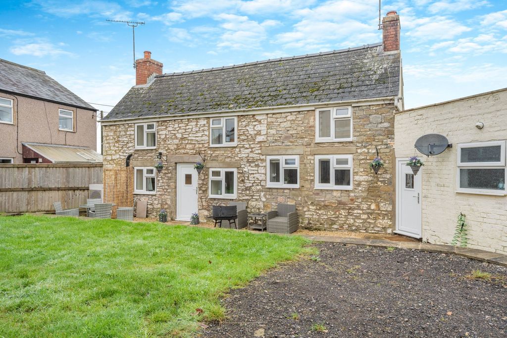 Property photo 1 of 11