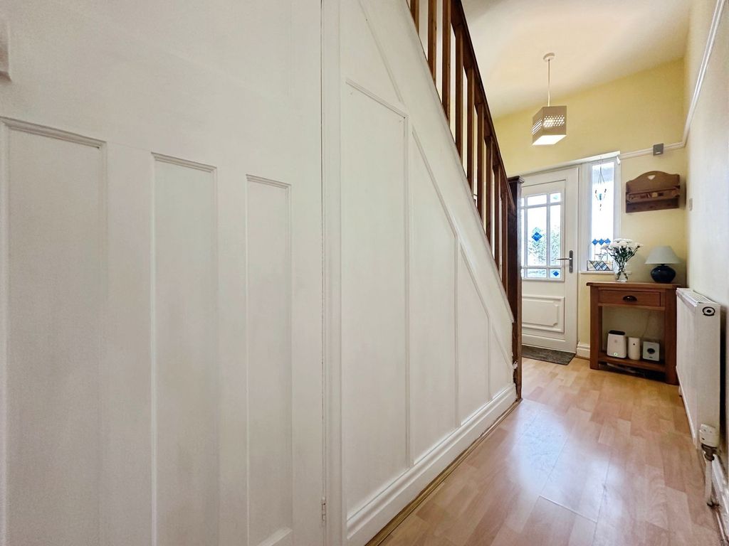 Property photo 2 of 31
