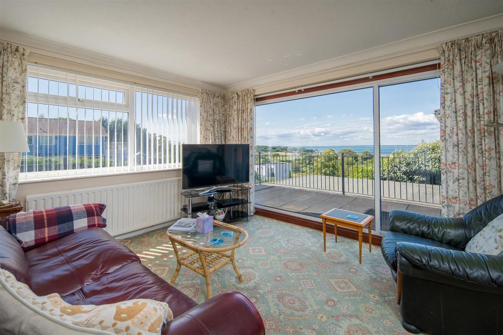 Property photo 2 of 33