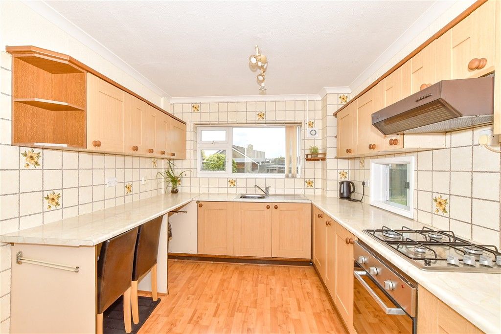 Property photo 3 of 10 Kitchen