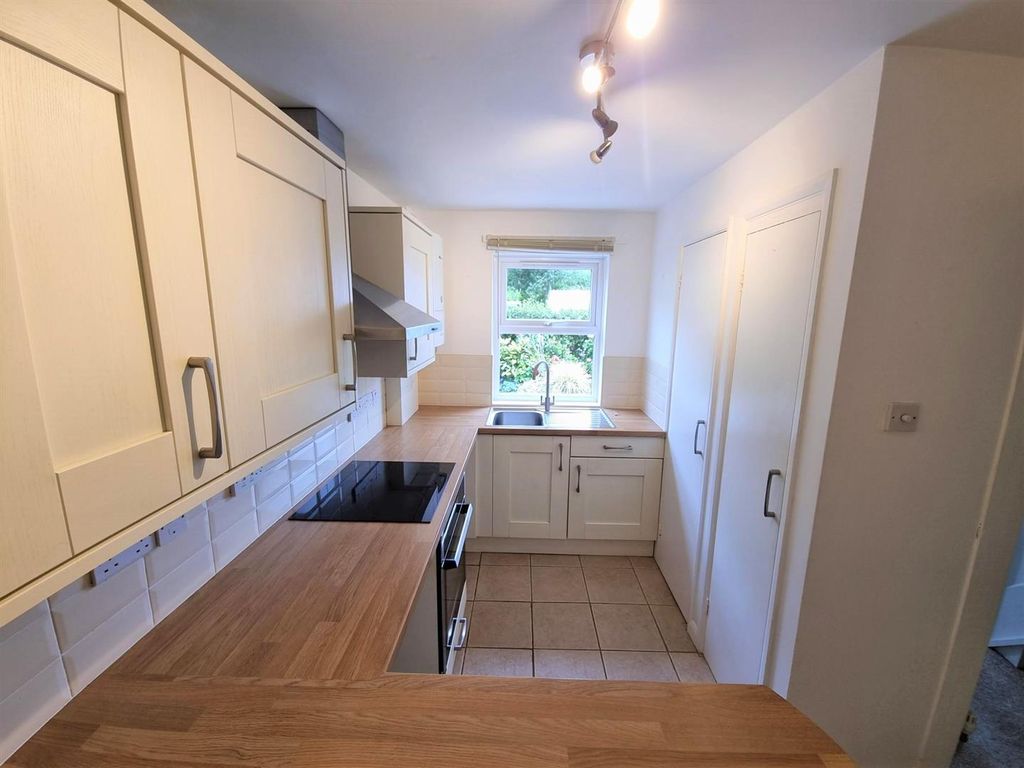 Property photo 3 of 9 Kitchen. .Jpg