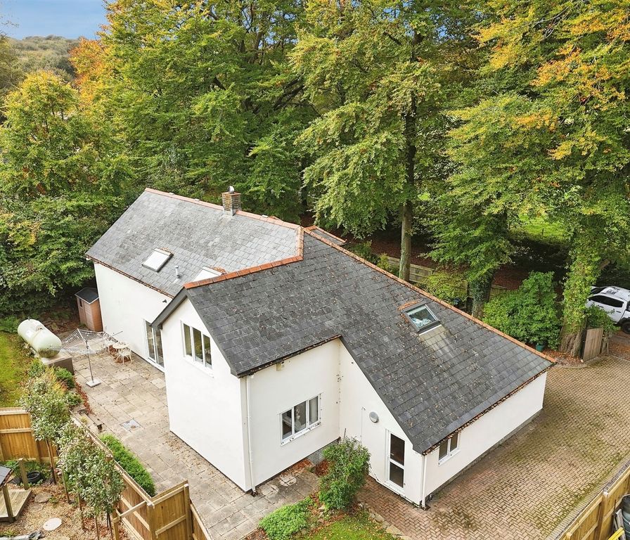 Property photo 2 of 34