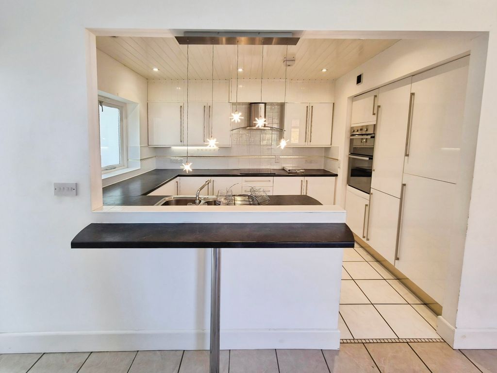 Property photo 2 of 24 01043A87-1000037998