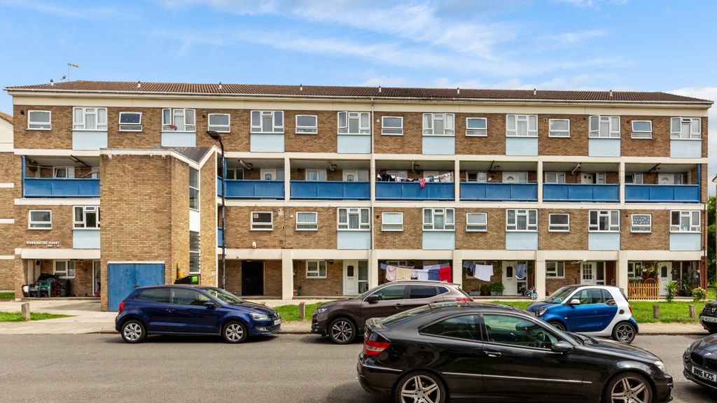 Property photo 1 of 13 2 Bonnington Court, Gallery Gardens, Northolt, Ub5 5Nx