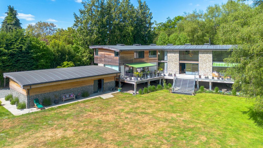 Property photo 1 of 37