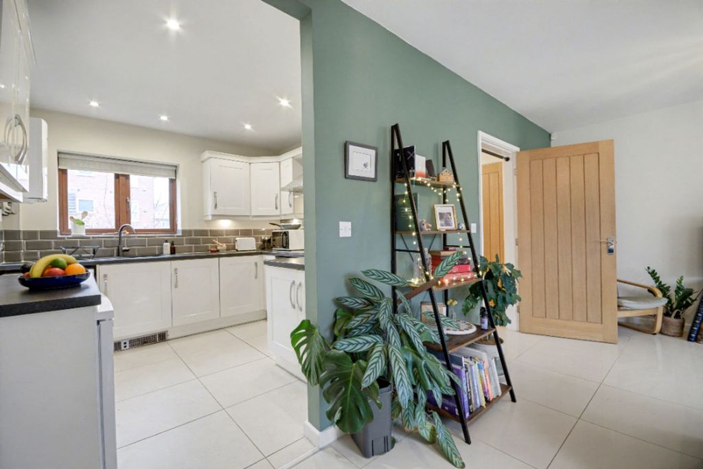 Property photo 3 of 23 Kitchen