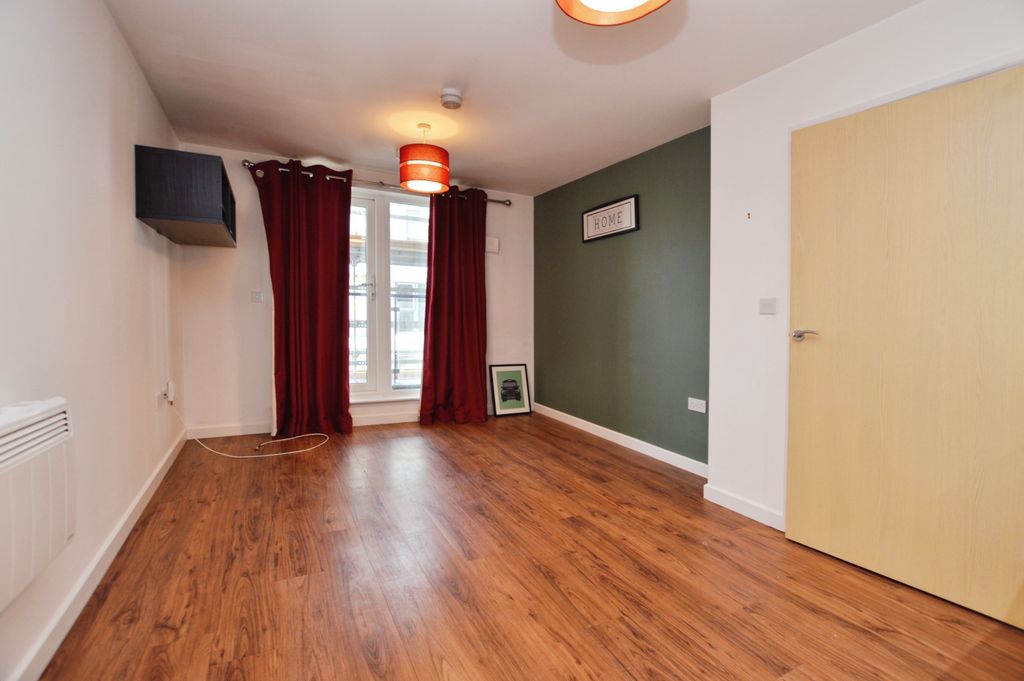 Property photo 2 of 8 Lounge