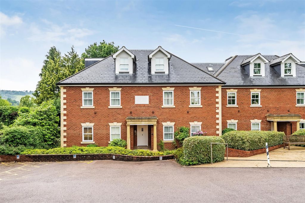 Property photo 1 of 25 2-West-Hill-Place-29.Jpg