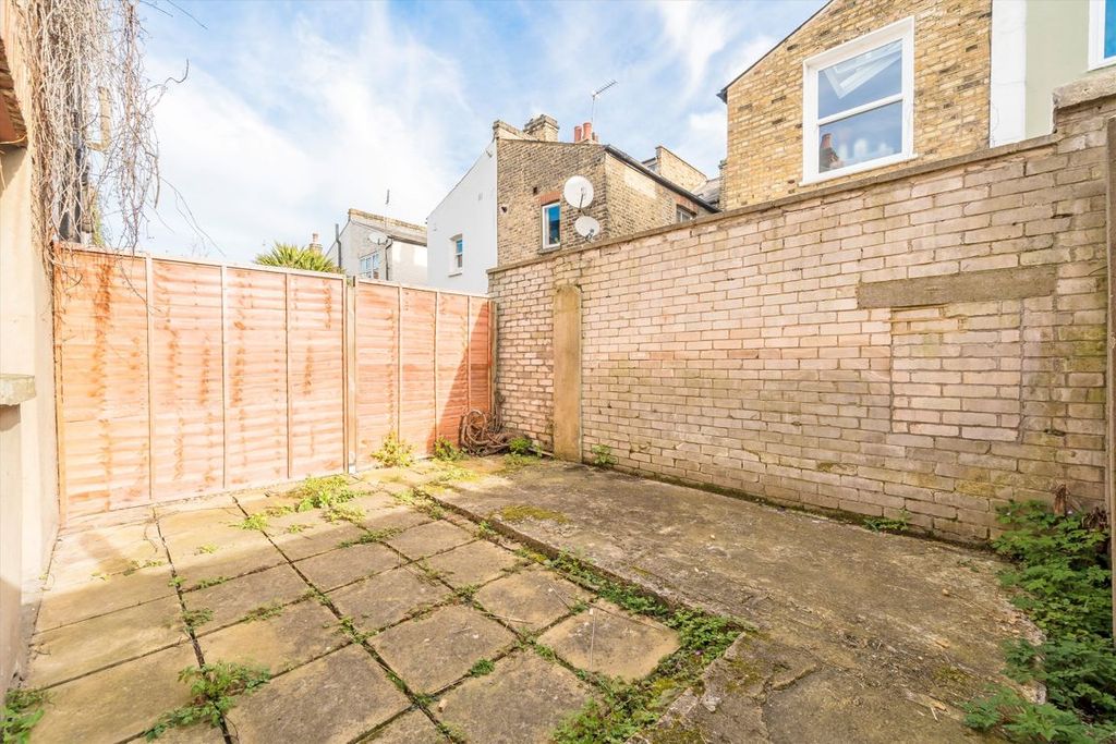 Property photo 3 of 6