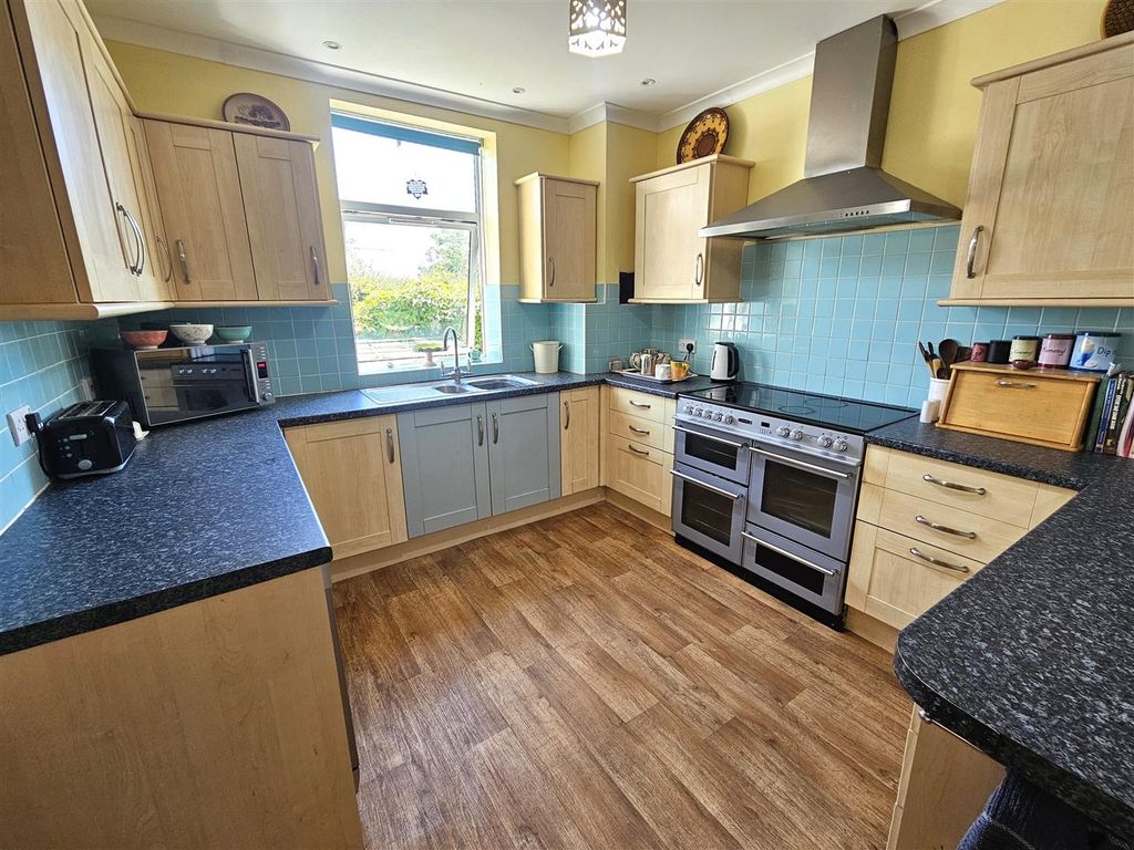 Property photo 3 of 34 Kitchen.Jpg
